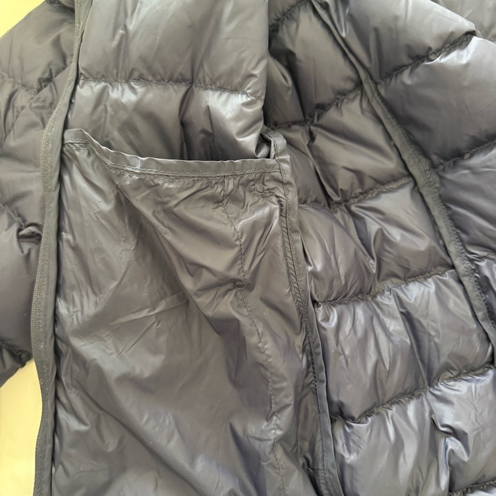 Quince Lightweight Down Puffer Jacket, Navy Blue, Size M - Picture 8 of 9
